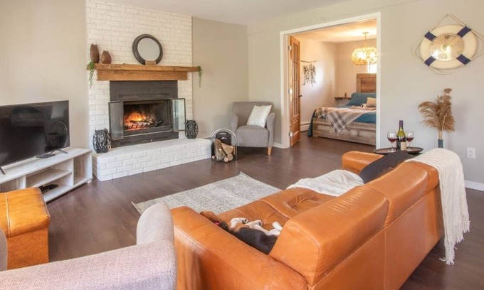 Asbestos Ski Chalet | BIA Chalet Foyer & Spa