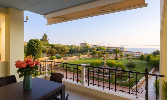 Avia House | Bianca Maisonette - Panoramic Golden View