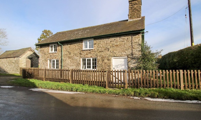 Newcastle-on-Clun Cottage | BICTON COTTAGE, pet friendly, with open fire in Clun