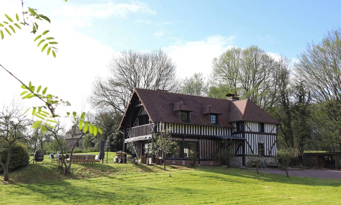 Fierville-les-Parcs House | Bienvenue au Coche" half-timbered family home typical of the Auge region