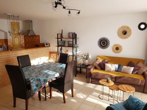 Aigueze House | Bienvenue Chez Romane