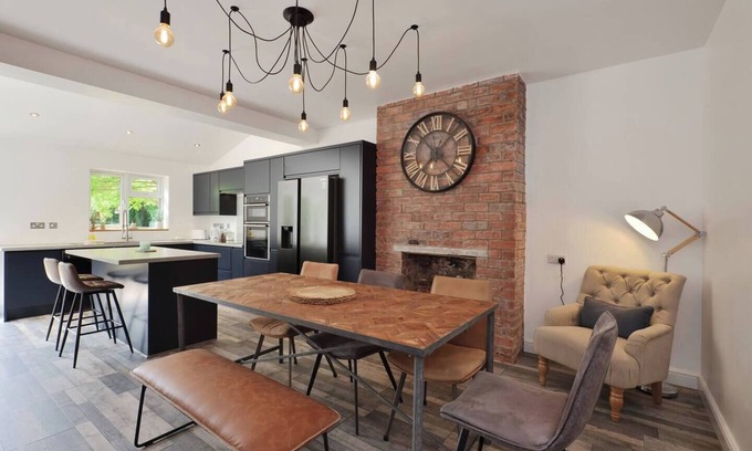 Hereford House | Big 3BR I Central I Pets Welcome