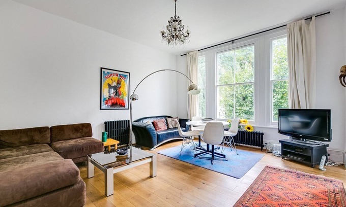 Notting Hill Apartment | Big and bright 2-bed near Portobello market & tube