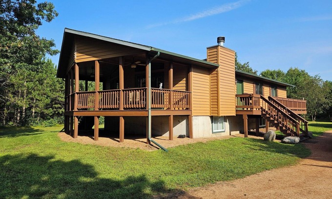 Big Bay House | Big Bay Lodge - Family Vacation Home - Across the street from Petenwell Lake