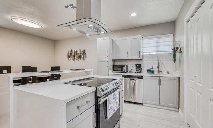 El Paso House | Big Family? Come on over and enjoy all duplex A+B