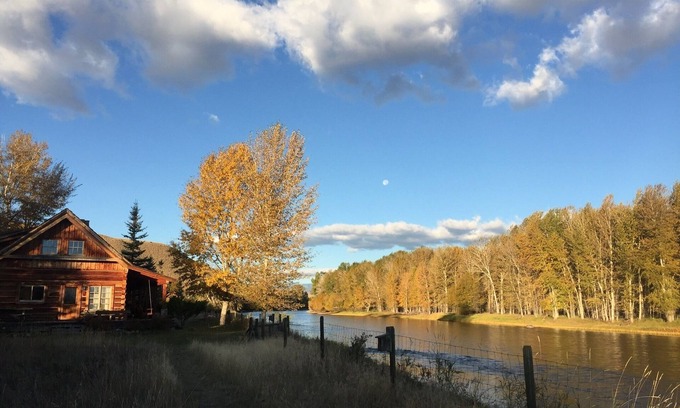 Twin Bridges House | Big Hole River fishing cabin