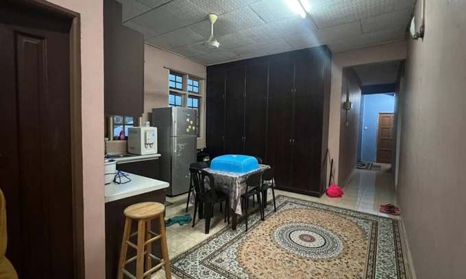 Kampung Alor Akar House | Big House (6 bedroom) Near Beach & City.