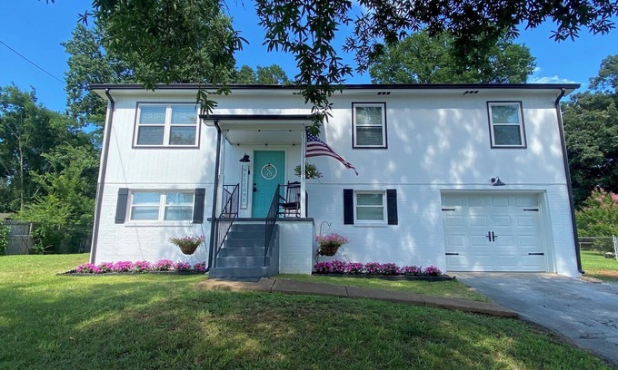 Middle Valley House | BIG OAK LODGE- 3.5 miles to lake & Chester Frost Park, boats & trailers welcome