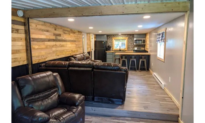 Linesville Cottage | Big Sky Cottage, Quiet, Relaxing Retreat