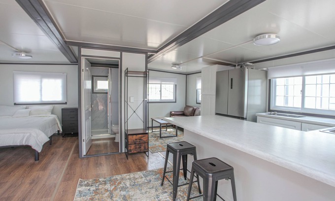 Big Spring Cabin | Big Spring, TX-Tiny Home Charm - Studio