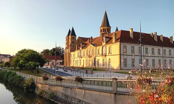 Paray-le-Monial House | Big Townhouse in Paray le Monial for 25 people
