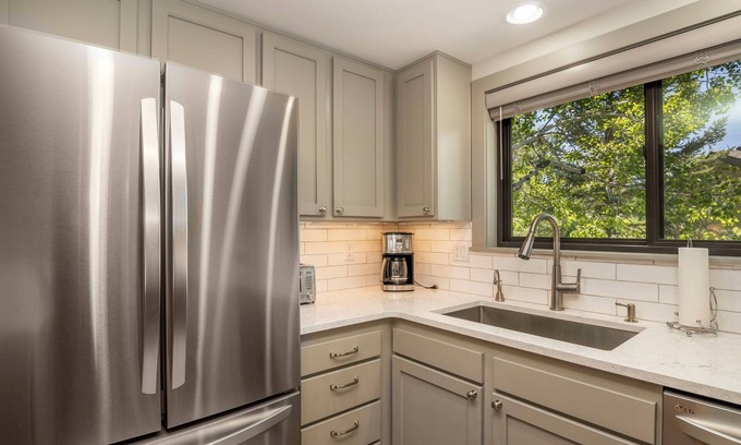 Elkhorn Village Condo | Big View Golf Course Remodeled Ridge Condo In Elkhorn