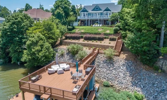 Olde Ferry Estates House | Big Water Lodge | Main Lake | Luxury Rental | Spectacular views | 5BR/4BA |