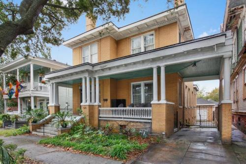 Dixon Park House | Big Yellow Brick House - Victorian District