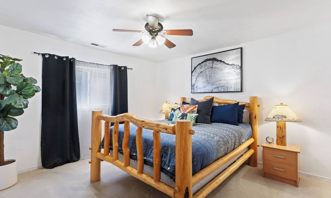 Castle Rock House | Bigfoot Hideaway! 5-bedroom house with Hot Tub in beautiful Castle Rock