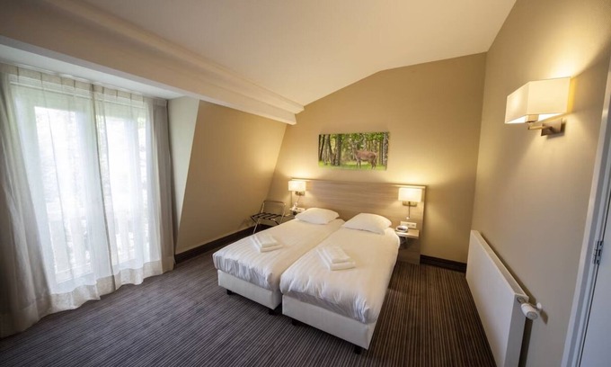 Beekbergen-West Hotel | Bike-Friendly Stay with Outdoor Access to Veluwe Parks! Free Parking, Dining!
