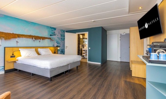 Oud-Loosdrecht Hotel | Bike the Dutch Countryside, Paddle the Lake and Dine at Marina Lounge