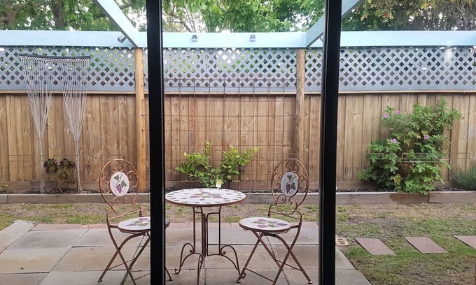 Rye Apartment | Bimble Beach Home 1 by Ready Set Stay- Close to the beach,WiFi,full linen&towels