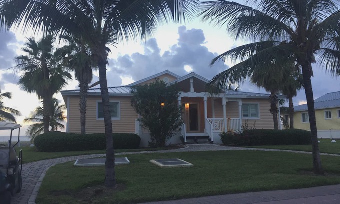 Alice Town House | Bimini Bay Resort and Marina/Oceanfront Luxury 4 bedroom Villa