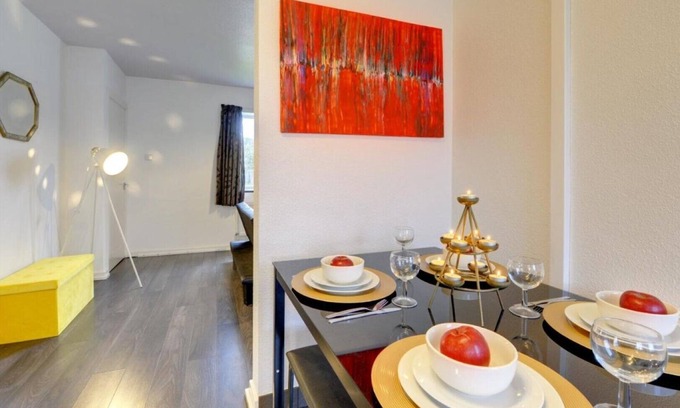 Weston by Wellend House | Binley Cottage Coventry - Elegant 3 Bedroom House