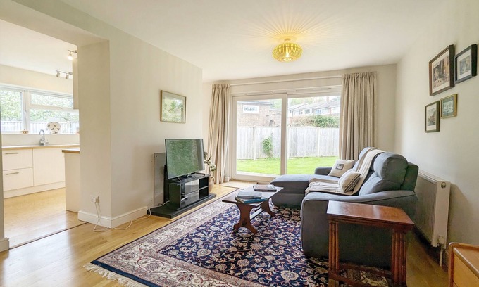 Emsworth House | Birch Tree - a family house that sleeps 6 guests in 3 bedrooms
