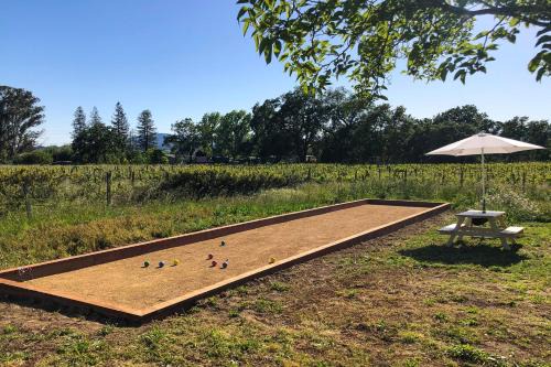 Healdsburg House | Bird and Barrel Vineyard Farmhouse