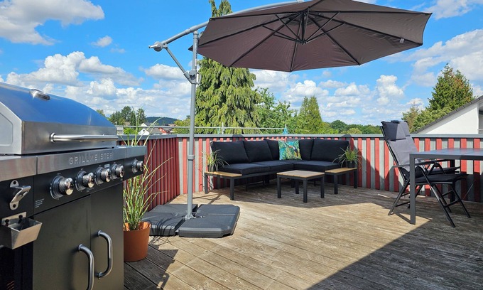 Wehrda House | Birdhouse - Big Living for 12 - 2 terraces, table football, BBQs, PS4, fitness