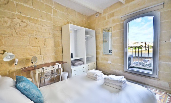 Birgu House | Birgu Home in Vittoriosa w/Balcony Views of The Grand Harbour | EPL 6B