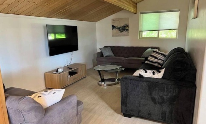 West Bishop Apartment | Bishop Aces Apartment