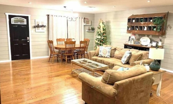 Searcy House | Bison Hall 2, no cleaning fee, 1 block from Harding