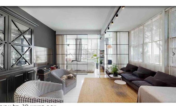 Tel Aviv City Center Apartment | Black and white