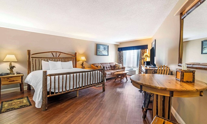 Orono Hotel | Black Bear Inn, an Ascend Collection Hotel