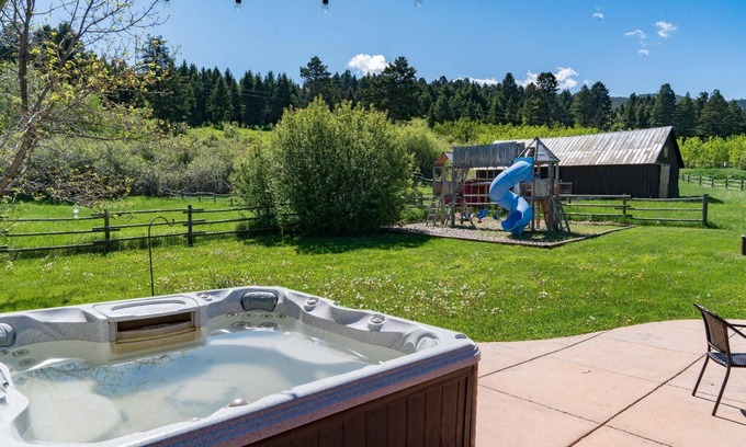 Bozeman House | Black Bear Ranch -Large home near Bozeman's Hyalite Canyon with peace & quiet