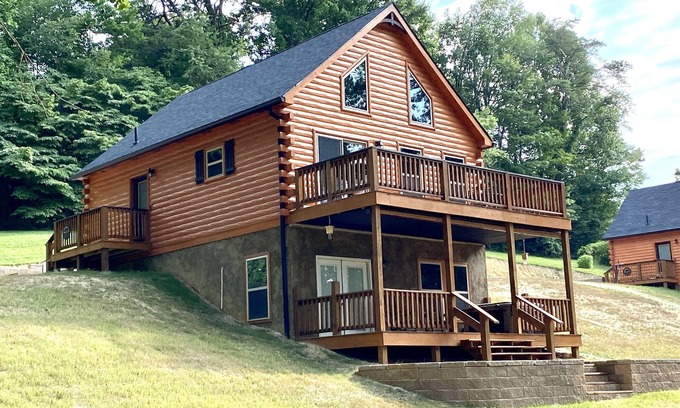 Townsend Cabin | Black Bear Retreat 2Bed 2Bath Cabin Near Bike Trail