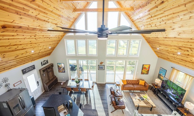 Canaan Valley House | Black Diamond-New Build, Ski, Hot Tub, Views, BBQ, EV & AC