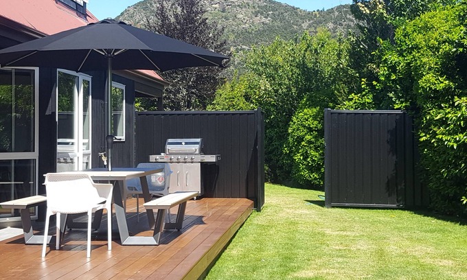Albert Town House | Black Frye Cottage Albert Town, Wanaka