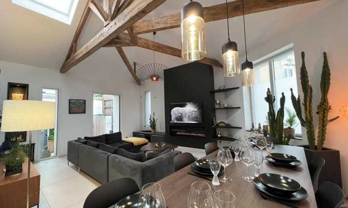 Beaulieu-Mangin Apartment | Black Pearl: Luxurious town villa with garage