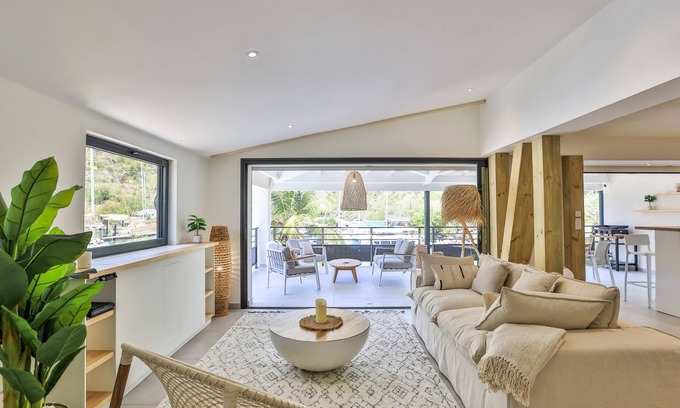Quartier d Orleans Apartment | Black Pearl Marina View nAu Coeur de la Marina