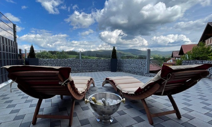 Gotteszell Apartment | Black&White luxury apartment with sauna and sunny terrace