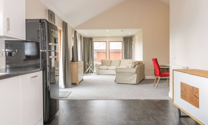 Chirnside Cottage | BLACKADDER LODGE, pet friendly, with a garden in Chirnside