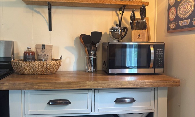 Ballston Spa House | Blackbird Retreat - 4-bedrooms sleeps 6 full house