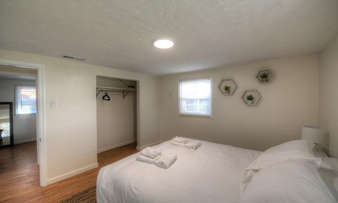 Farmview - Ramble House | Blacksburg- Minutes to VT's campus
