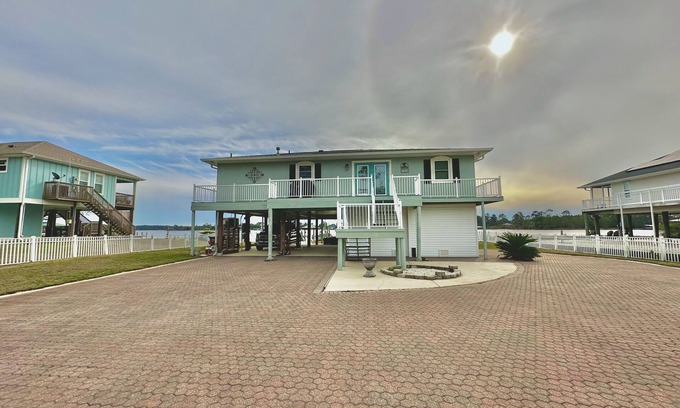 Harold House | Blackwater Bay Bungalow - Pet friendly waterfront home!