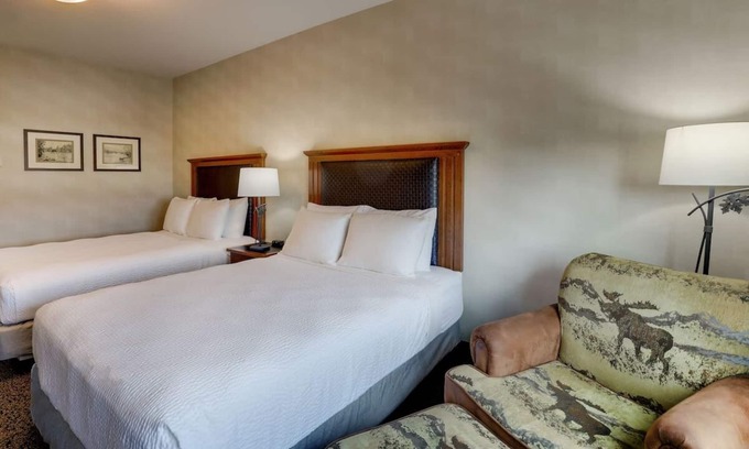 Sioux City Hotel | Blend of History & Comfort: Lodge Stay Near Missouri River, Parking