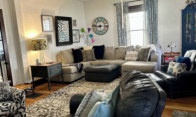 New Albany House | Blissful Bungalow on National Historic St in New Albany, 1 mile from Ohio River