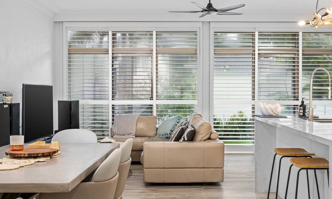 Blue Bay Apartment | Blissful Direct Beach Access Pet-Friendly