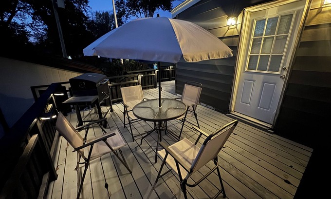 Florissant House | Blissful relaxation in the heart of Florissant.