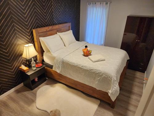 Fleetwood House | Blissful room with AC