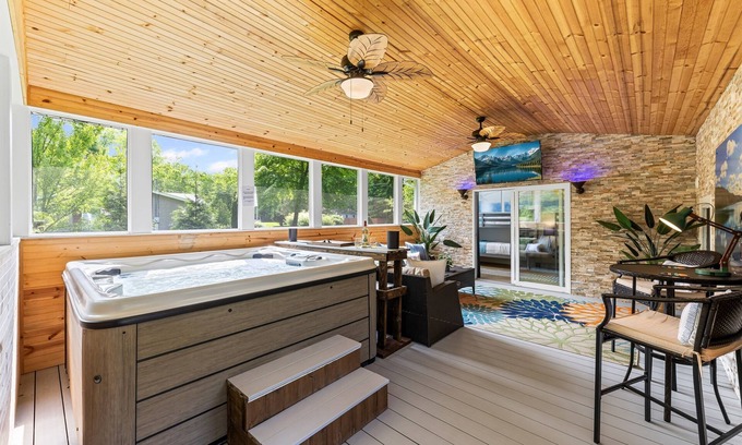 Wayland House | Blissful Serenity Oasis - Lake Milton Retreat