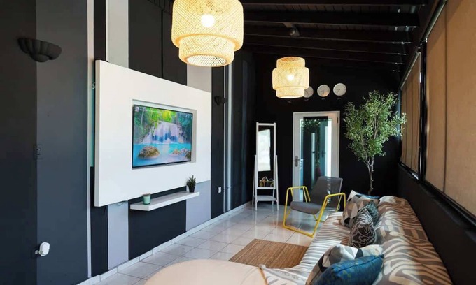Cerro Gordo Apartment | Blk Lion | Cozy Modern | Hot Tub | Generator